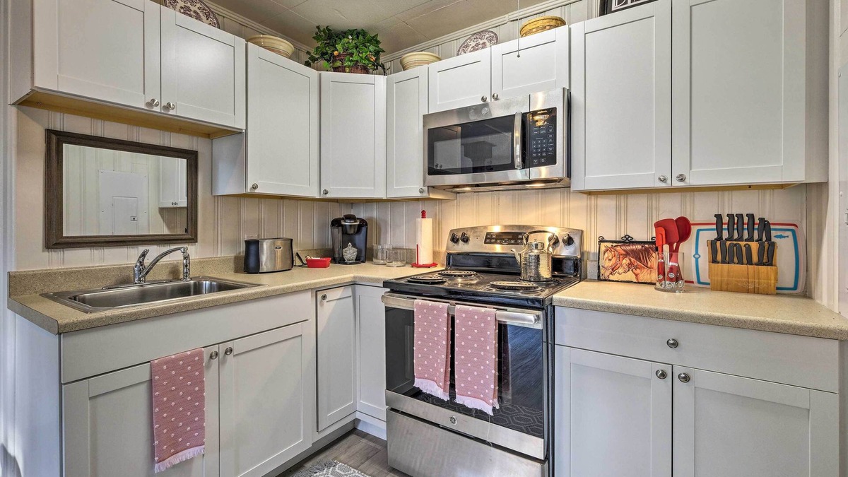 Lexington Cottage | Homey Horse Farm Hideaway ~ 6 Mi to KY Horse Park!