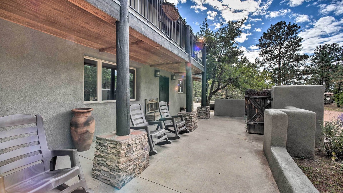 Cascade-Chipita Park Apartment | Homey Mtn View Escape: 11 Mi to Garden of the Gods