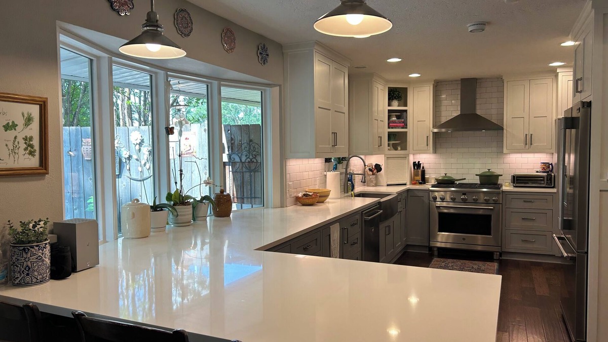 Norman House | Homey, spacious, near campus retreat.