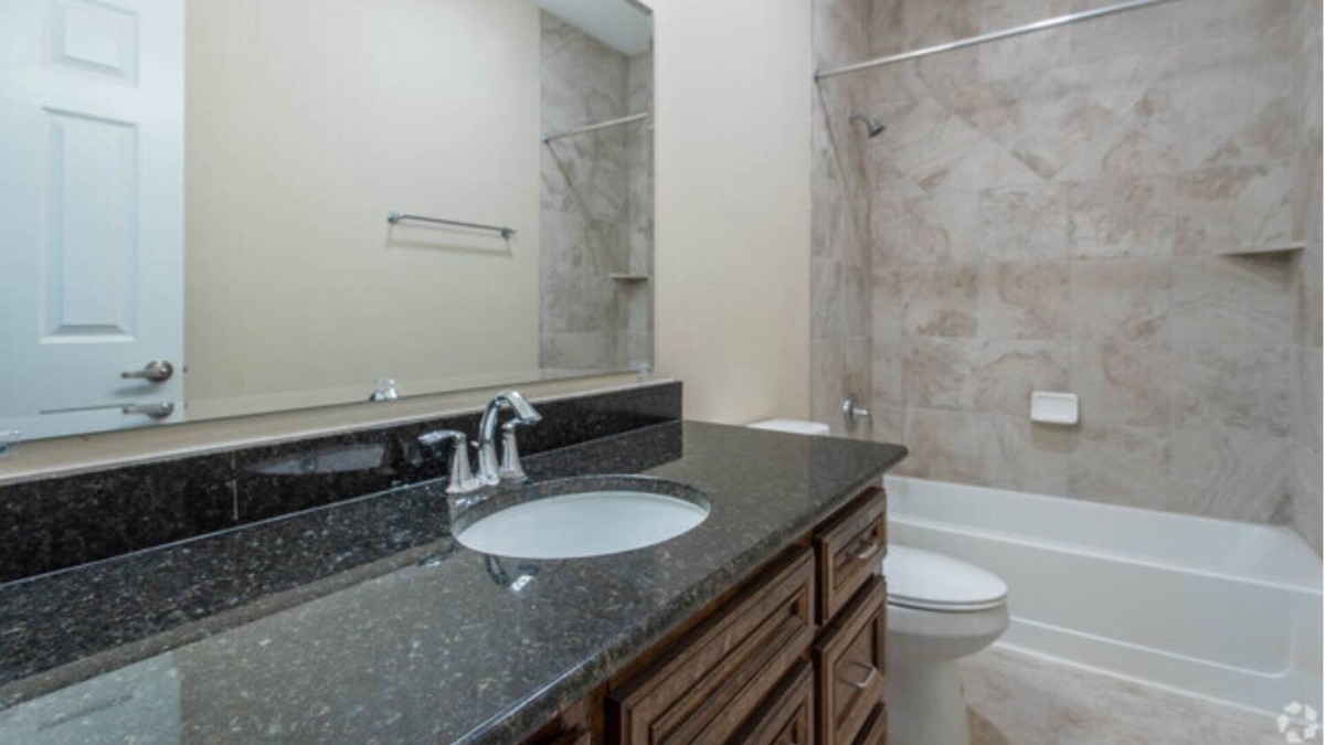 Huntsville Apartment | Homey townhome perfect for traveling individuals looking for short-term leases