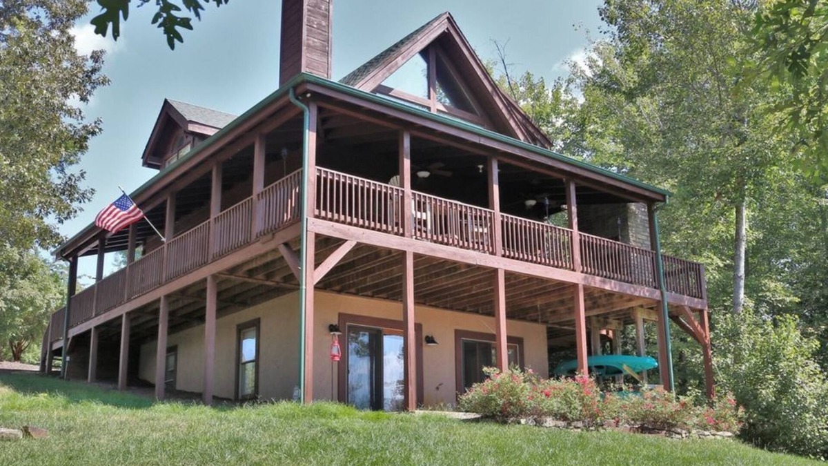 Laurel Lakes Cabin | Honey Bee Hill by Carolina Properties - View, Lake Access on Laurel Lake, Kayaks