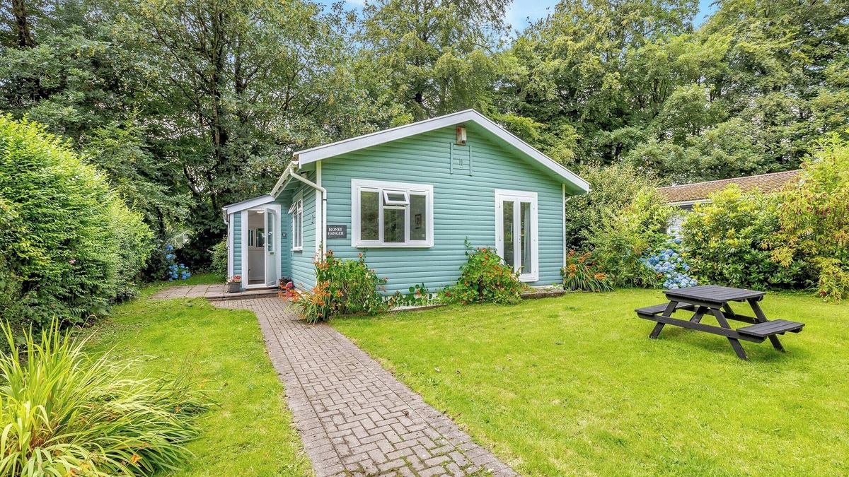 Holsworthy Cottage | Honey Hanger - W43106