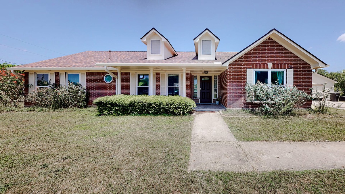 Rosenberg House | Honey Homestead | House in Rosenberg