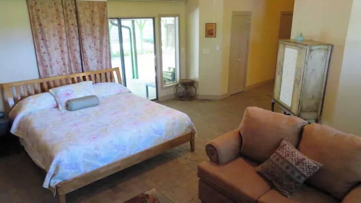 Alpine Apartment | Honey's Suite at The Sage Guesthouse formerly the 19th Hole