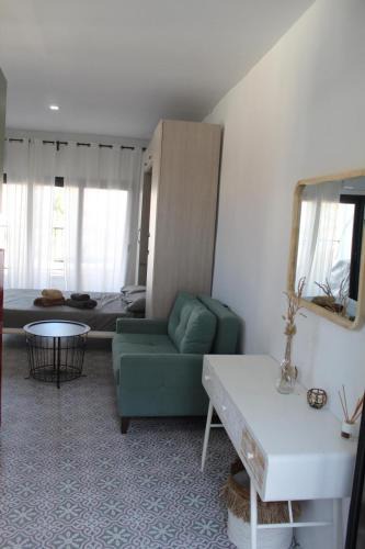 Colmenar Apartment | Honey Studio