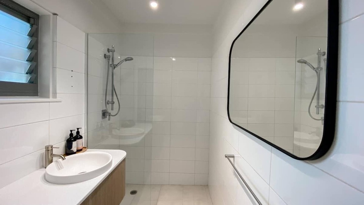 Scarborough Apartment | HoneyB - 2 bed Apt on the beach