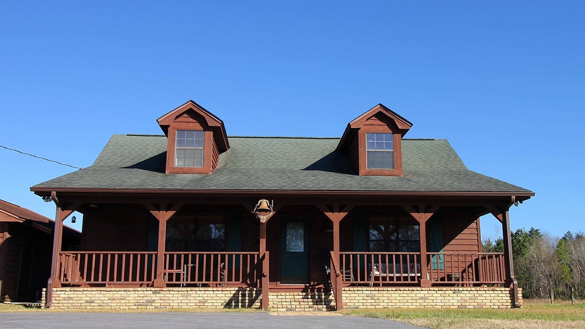 Milton House | Honeyb’s Ranch House on quiet lake
