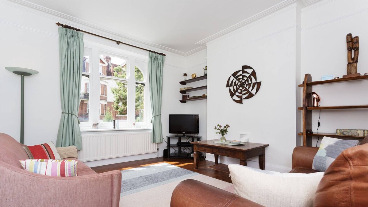 West Hampstead Apartment | Honeybourne Home, by Veeve