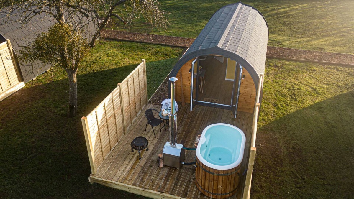 Wells Cabin | Honeycrisp Glamping Pod- Free Wi-F, Hot Tub