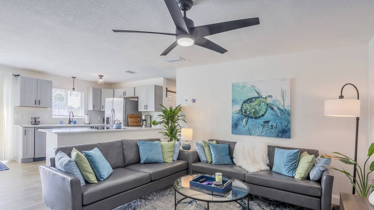 Dunedin Condo | Honeymoon Isle Free Beach Pass King Beds 2 Units