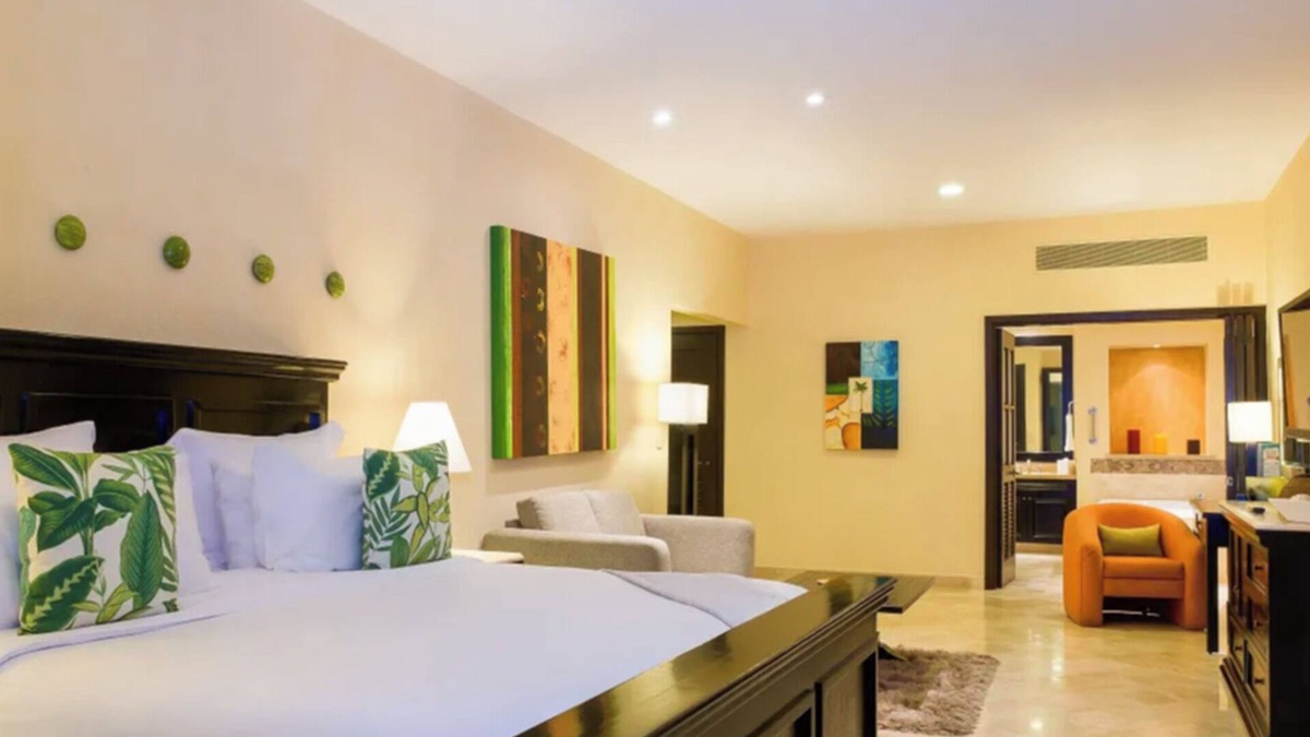 South Shore Hotel Area Hotel | Honeymoon Suite with Jacuzzi & Ocean Views – Garza Blanca Puerto Vallarta