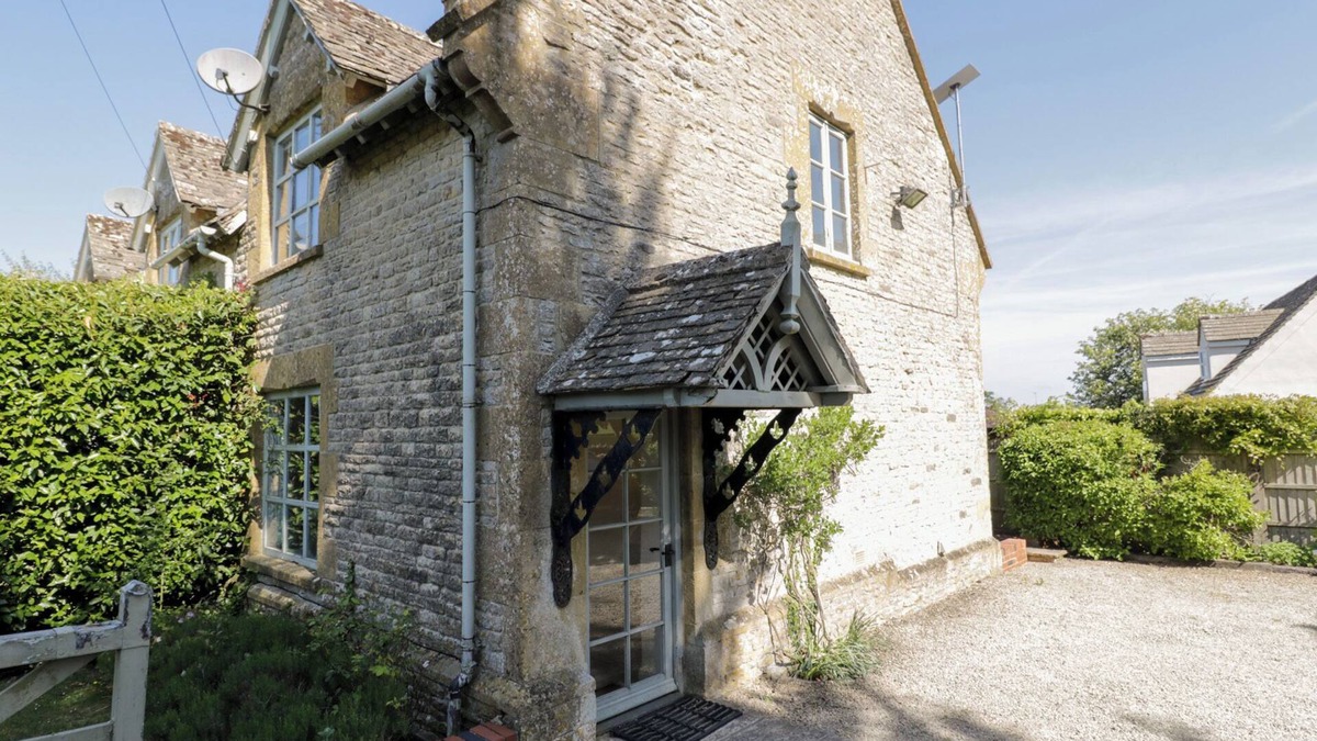 Longborough Cottage | HONEYSUCKLE COTTAGE, family friendly, with open fire in Longborough