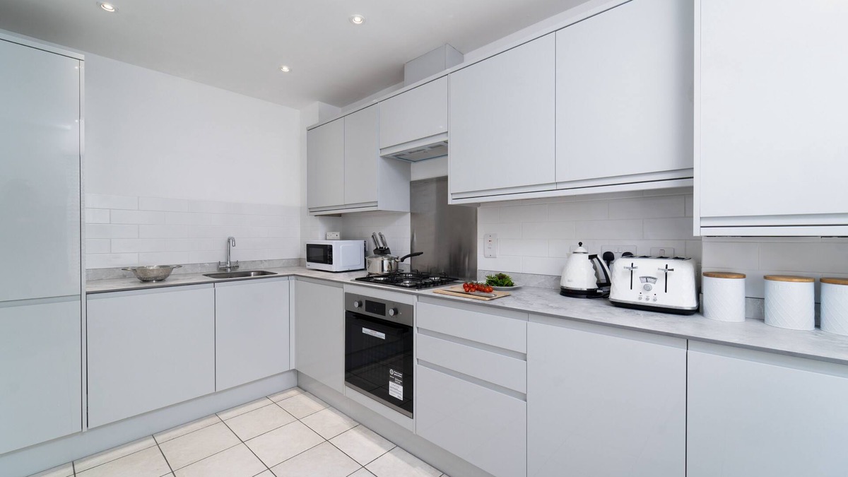 Lelant House | Honeysuckle Cottage, Lelant - Sleeps 4 - Dog Friendly - Parking for One Car
