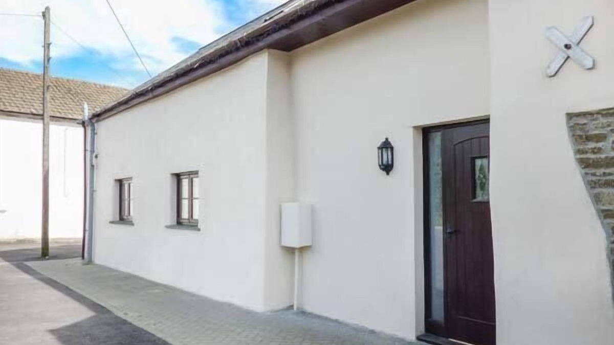 Beaworthy Cottage | HONEYSUCKLE COTTAGE, pet friendly, with a garden in Ashwater