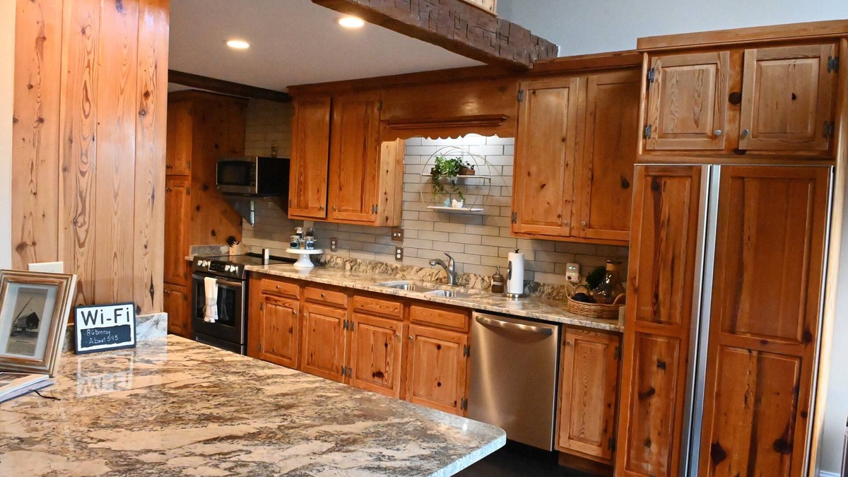 Waynesboro House | Honeysuckle Ridge, Safe & Immaculate