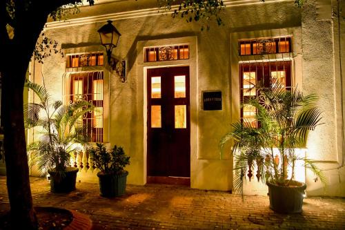 Zona Colonial Hotel | Honky Tonk Colonial