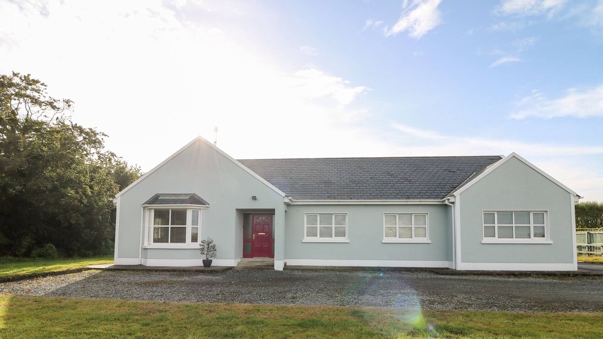 Templetown Cottage | HOOK HEAD HIDEAWAY, pet friendly in Fethard-On-Sea, County Wexford