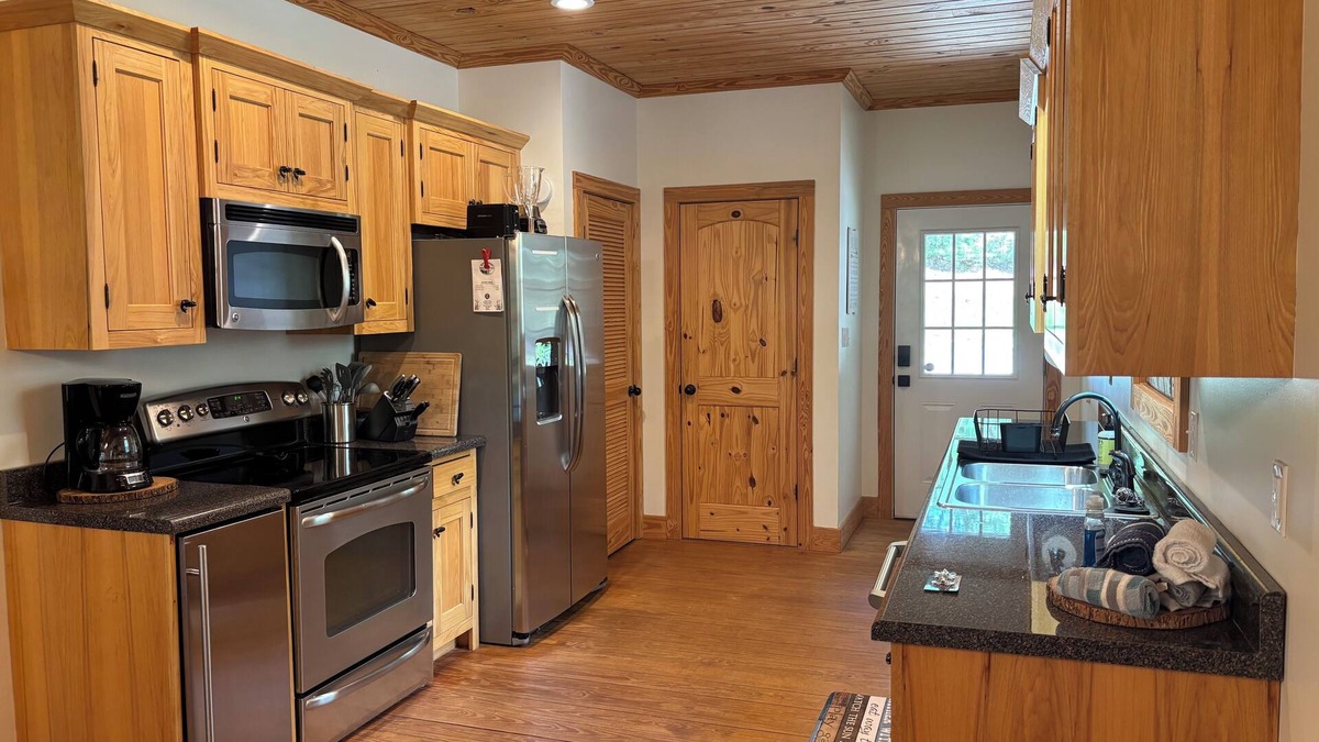Newell House | "Hook, Line and Leisure" Spacious lakefront home with 3 beds/2 bath, Sleeps 8.