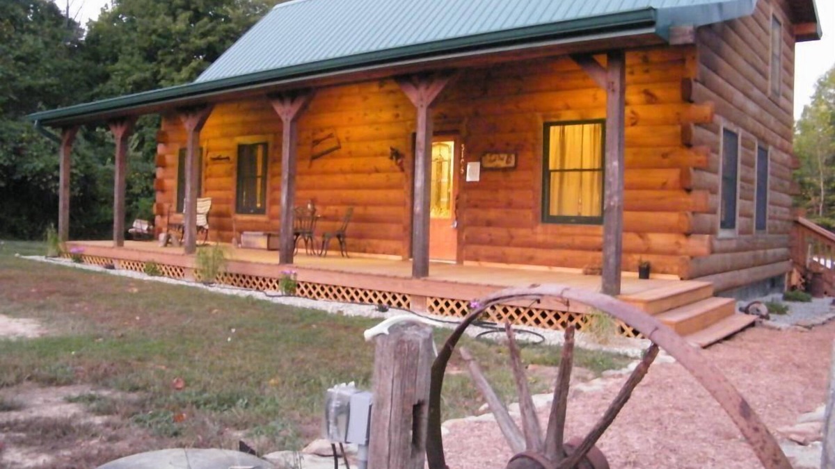 Helmsburg Cabin | Hoot Owl Cabin - Your home away from home!