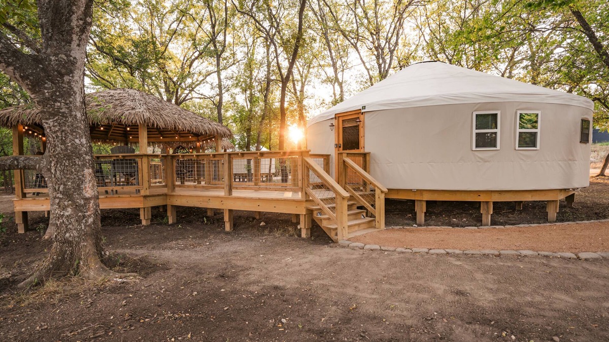 Bandera Cabin | Hoot Owl Yurt/Cold A/C! Hot Tub/Medina River/Close to Downtown/RiverYurtVillage