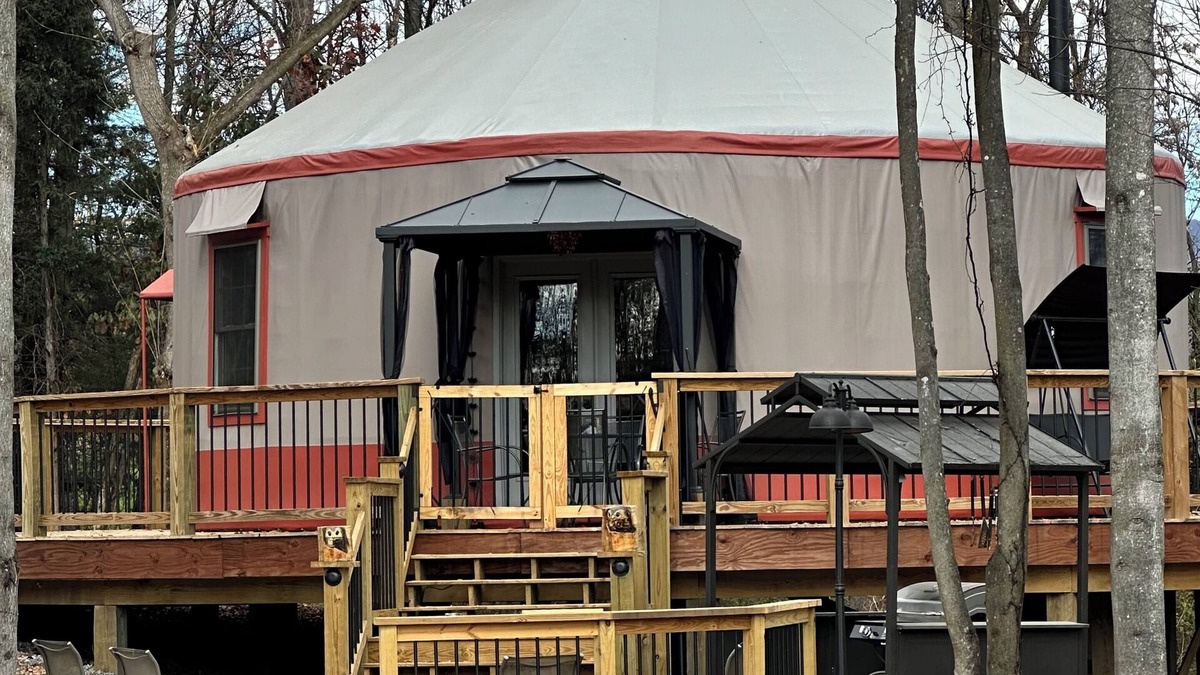Shenandoah House | Hootie Owl Yurt - Shenandoah VA - Hot tub, Firepit, Wood buning stove, wifi