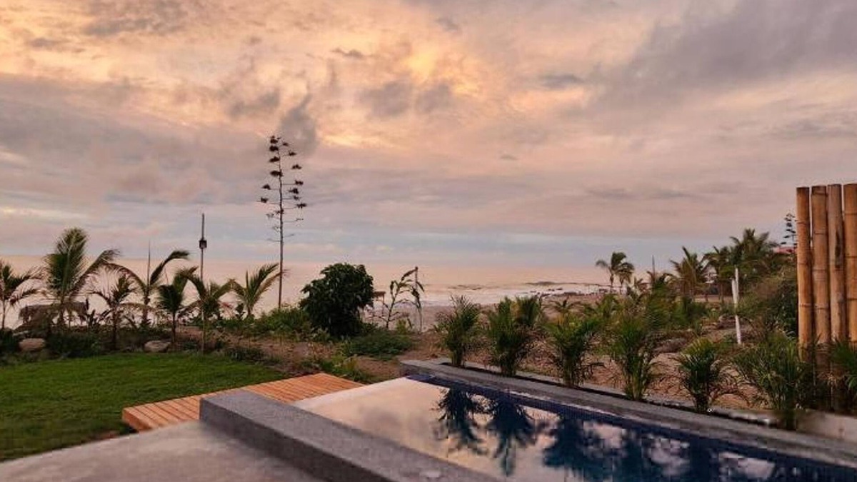 Punta Sal Villa | HOP KAI Hermosa Casa de Playa en Punta Sal