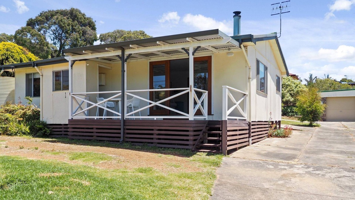 Augusta Cottage | Hop Skip Cottage - Hop Skip Cottage - A 60's cottage with tasteful touches of retro decor & modern furnishings