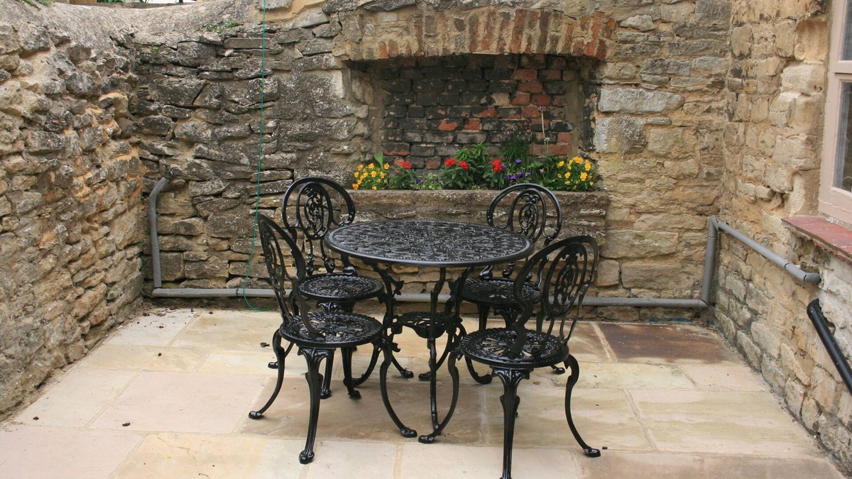 Woodstock Cottage | Hope Cottage, a modernised 1750's cotswold cottage in the centre of Woodstock