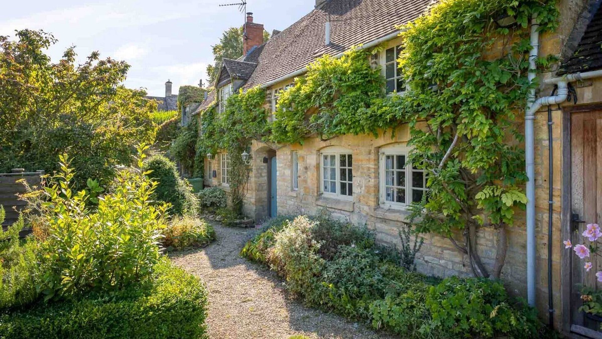 Longborough Cottage | HOPE COTTAGE, family friendly, with open fire in Longborough
