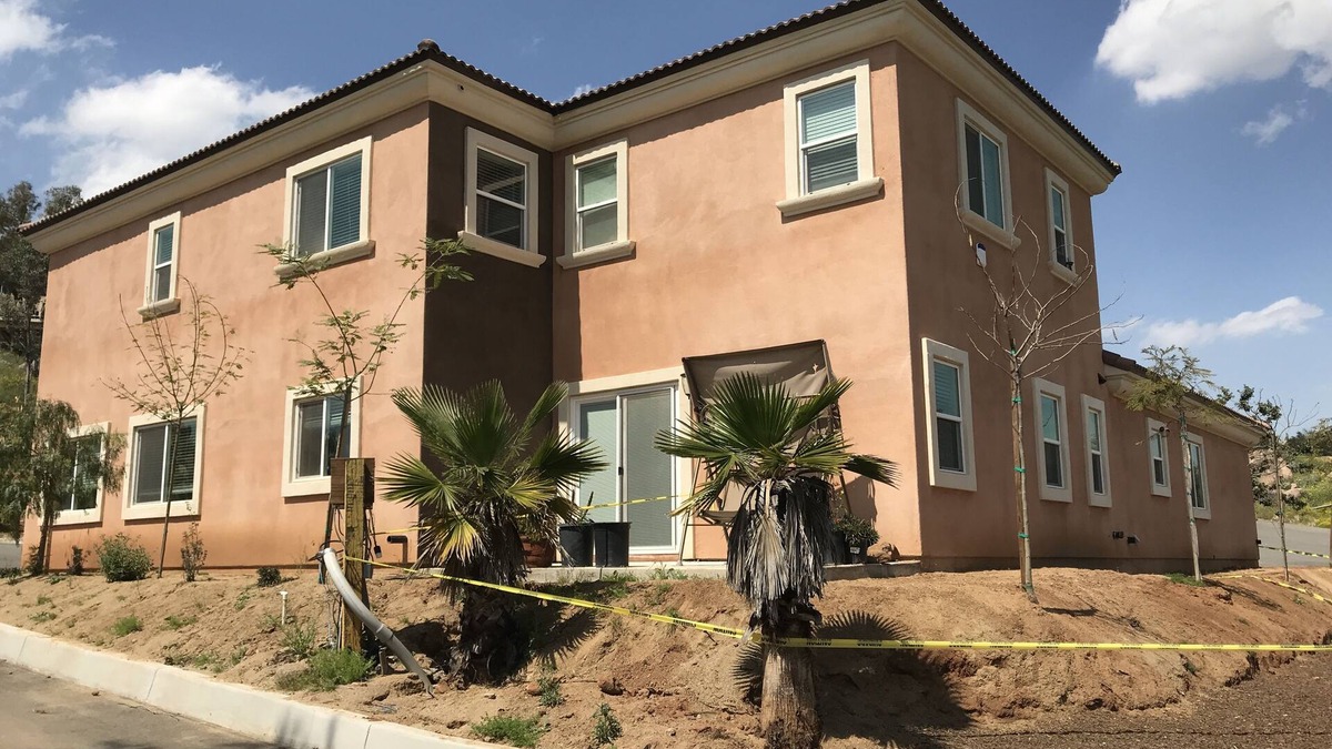 Perris House | Hope House, resort style with mountain view