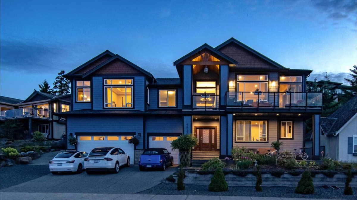 Regional District of Nanaimo House | Hope's Happy Suite beautiful ocean views