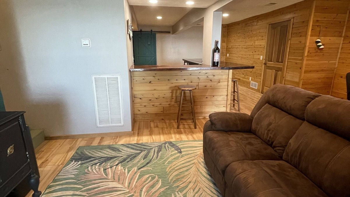 Bear Lake House | Hopkins Park Lake Side Inn