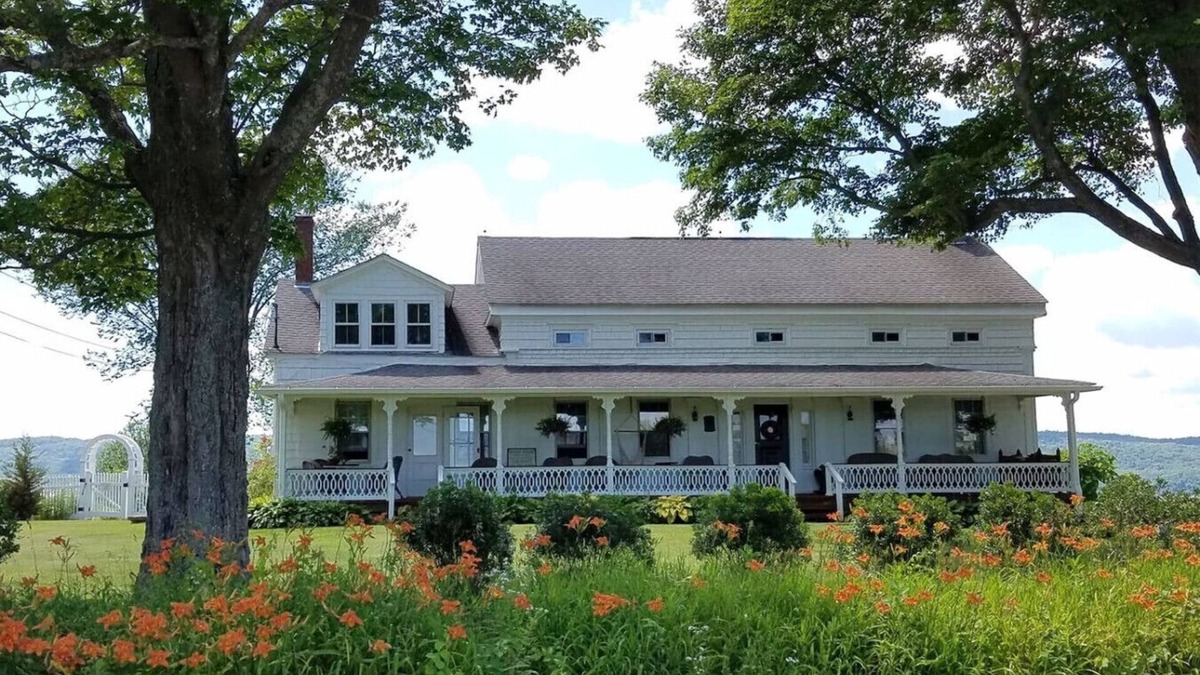 Town of Dover Apartment | Hoppy Hill Farm House