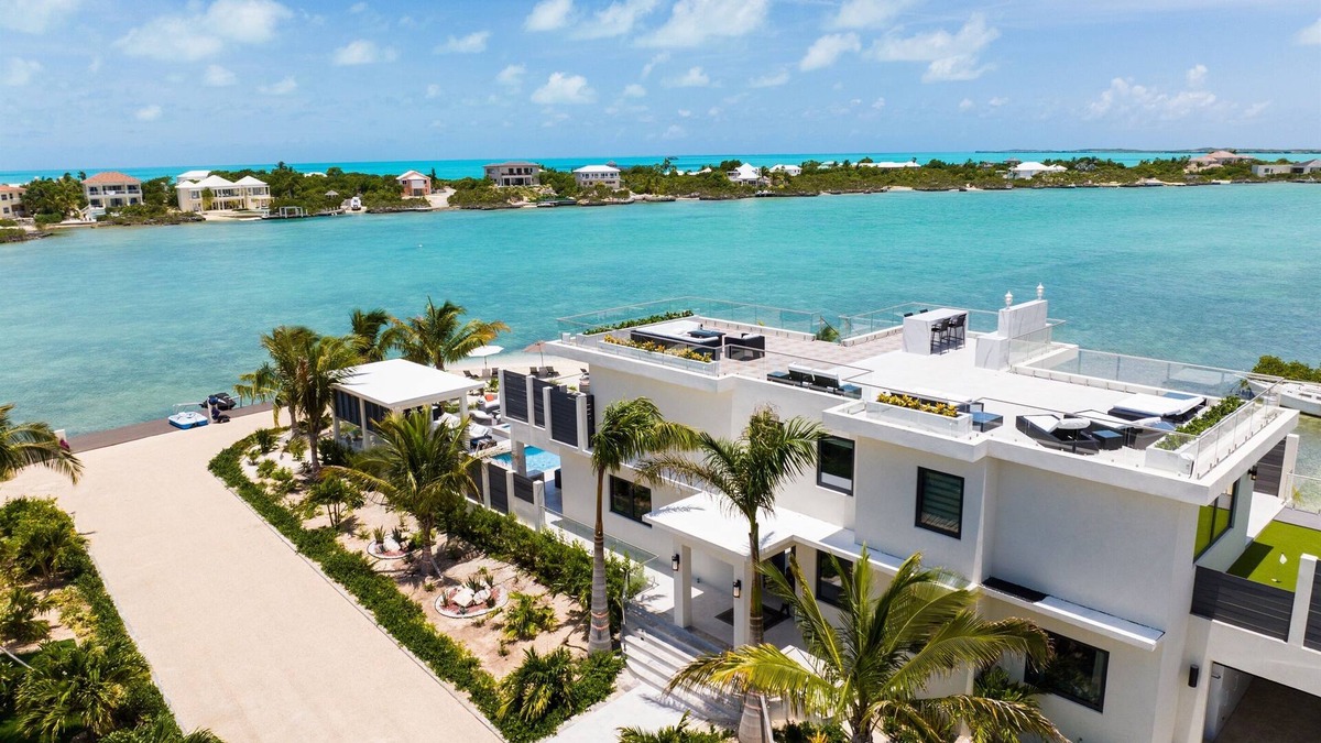 Ocean Point Villa | Horizon Beachfront Villa in Chalk Sound