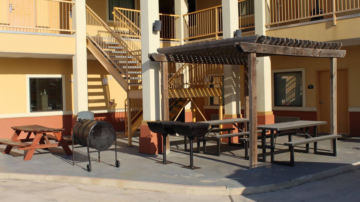 Pearsall Hotel | Horizon Inn & Suites - Pearsall