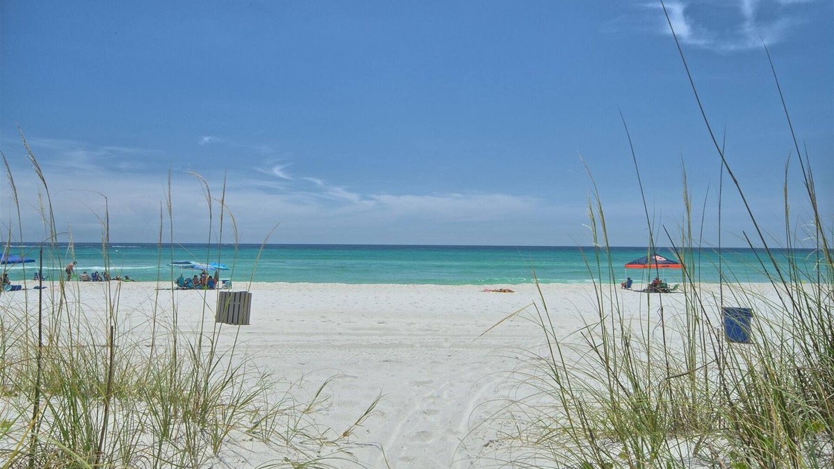 Summer Breeze Villa | Horizon South 9C 2 .Secluded condo 2 blocks from Gulf of Mexico.