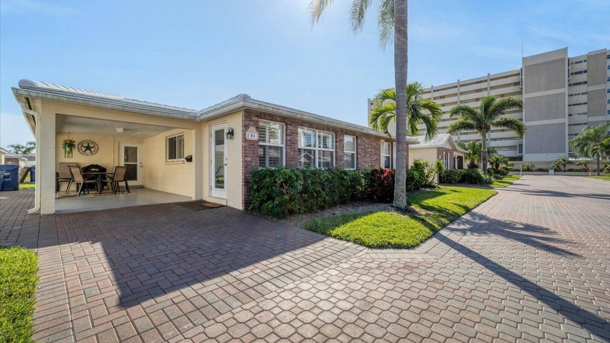 Siesta Key Villa | Horizons West Villa B-4 - Close to the White Sands of Crescent Beach!