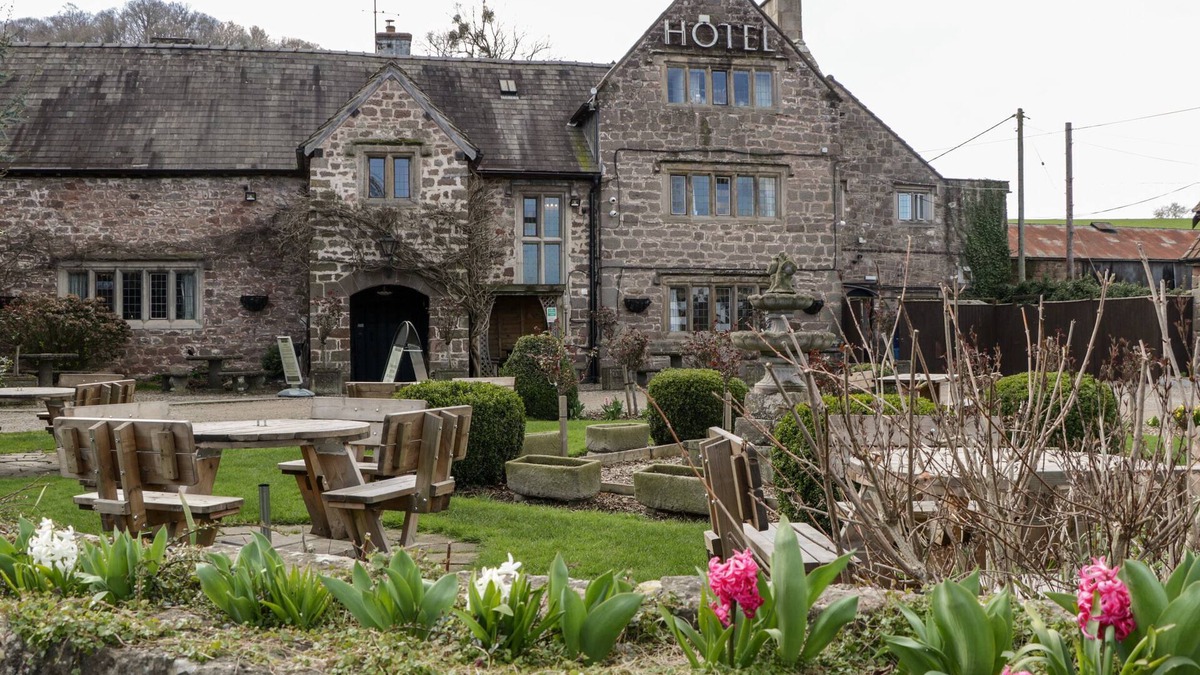 Saint Owens Cross Cottage | HORSEBOX 1, family friendly, luxury holiday cottage in Peterstow