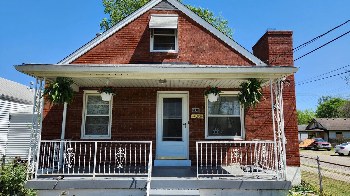 Taylor Berry House | Horsemen-Friendly Cottage in Lucky Horseshoe. 5min walk to Churchill Downs.