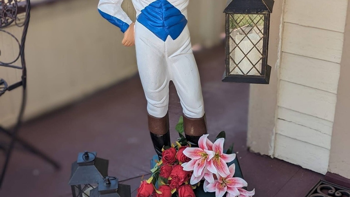 Saratoga Springs Apartment | Horseplayers Wanted!Dream house One Block to Track!