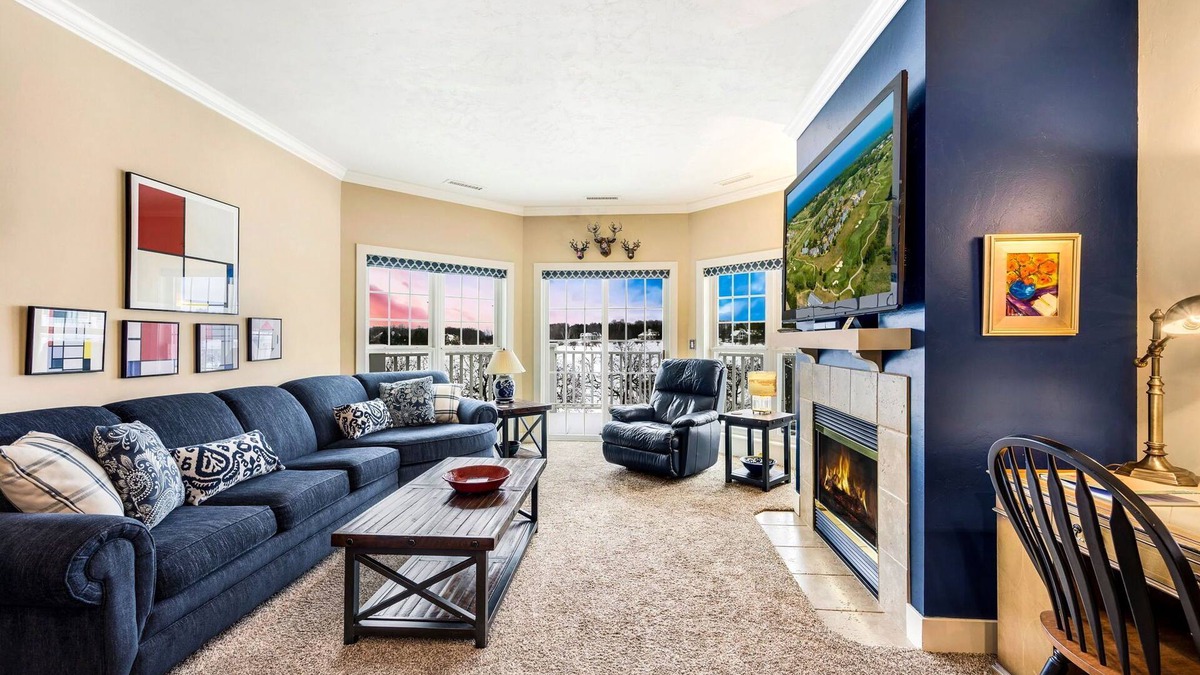 Egg Harbor Condo | Horseshoe Bay Club Cottage #4-Inclusive Golf Course and Club Access!