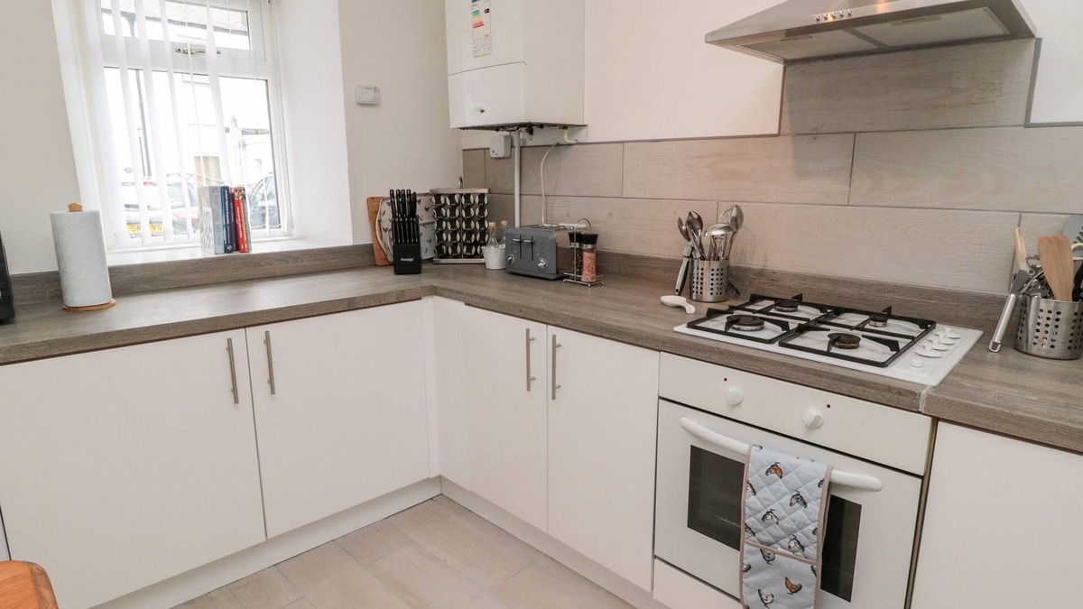 Coldstream Cottage | HORSESHOE COTTAGE, family friendly, with a garden in Coldstream