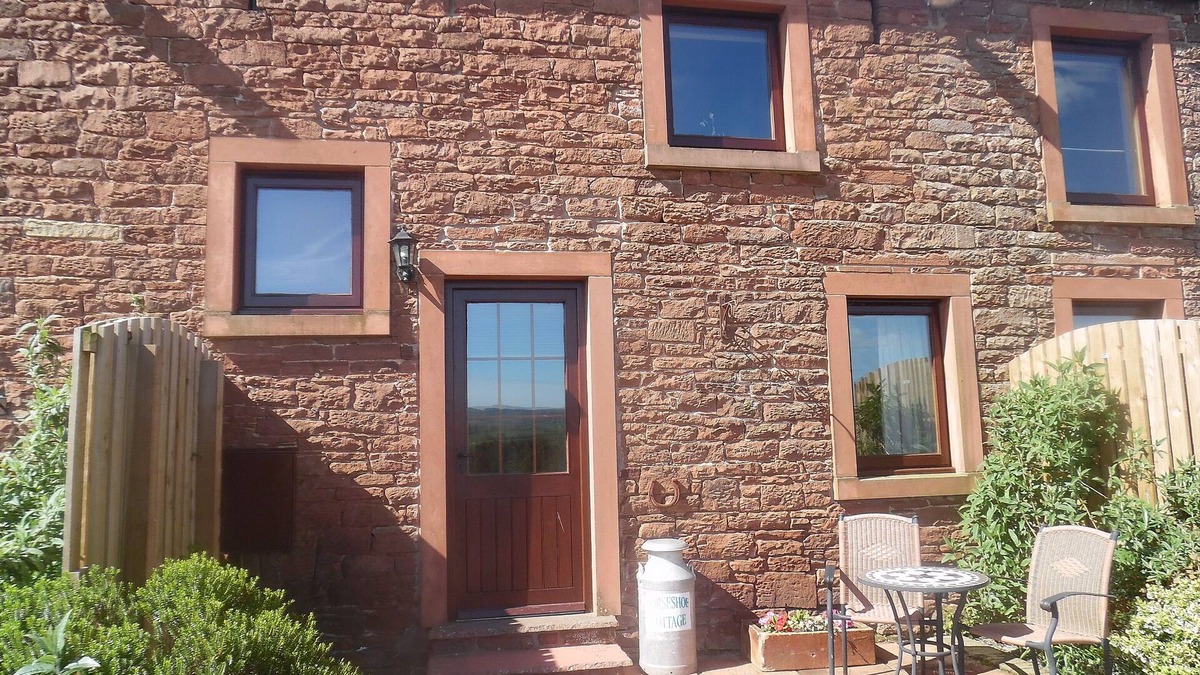 Wigton House | Horseshoe Cottage - Sky television now available