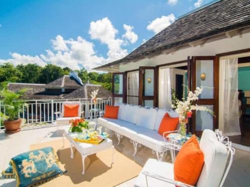 Montego Bay Apartment | Hospitality Expert HALF HILL 1BR Pool Beach