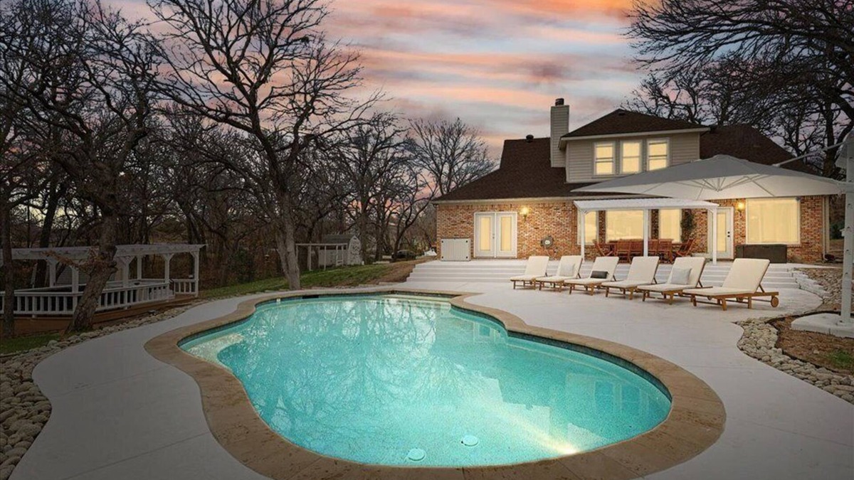 Azle House | ★Host Events! HEATED PrivatePool/Sauna/HotTub/Playground★
