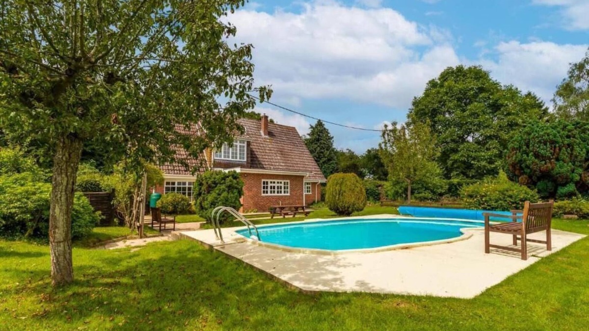 Irstead House | Host & Stay | Alderfen View