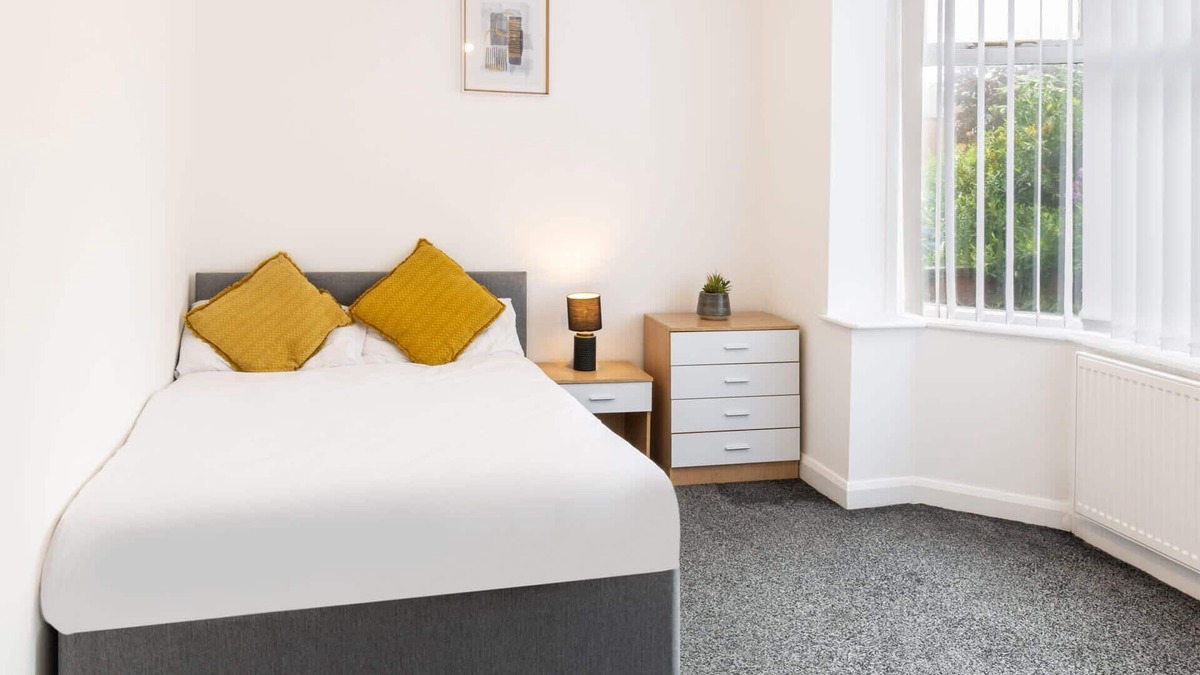 Chadderton House | Host & Stay | Broadway