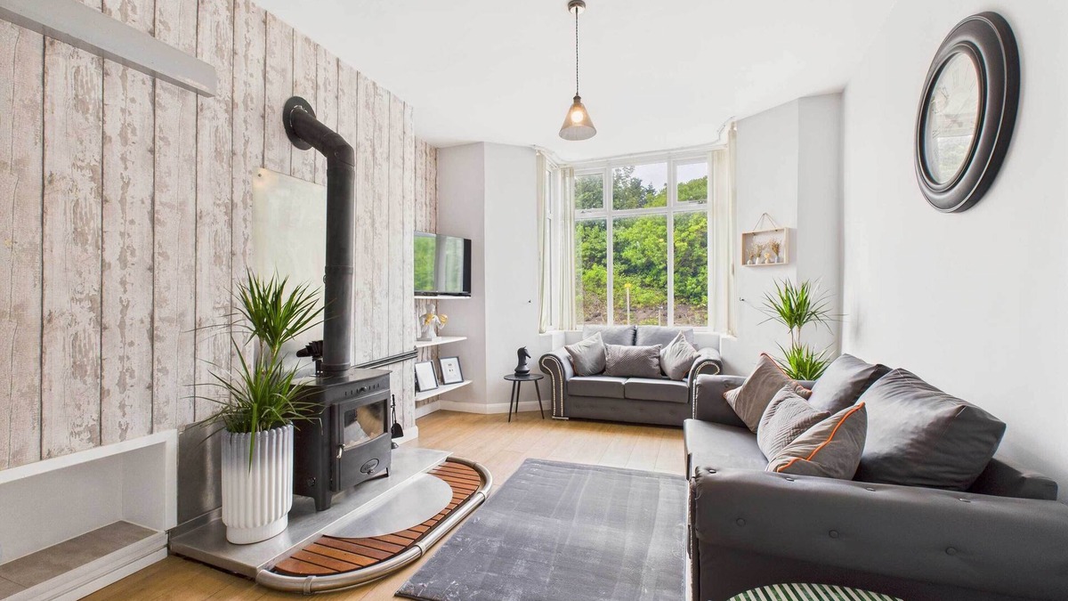 Middlesbrough House | Host & Stay | Crosby House