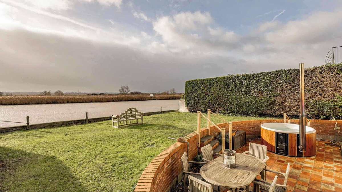 Reedham Cottage | Host & Stay | Riverside Cottage