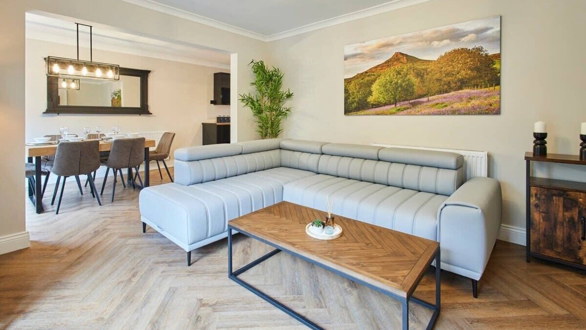 Great Ayton House | Host & Stay | Roseberry Topping Townhouse